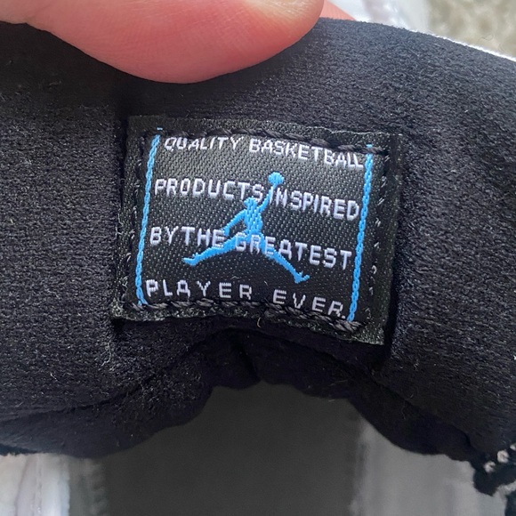 Air Jordan Retro 11 Low size 9.5 mens - Picture 4 of 13